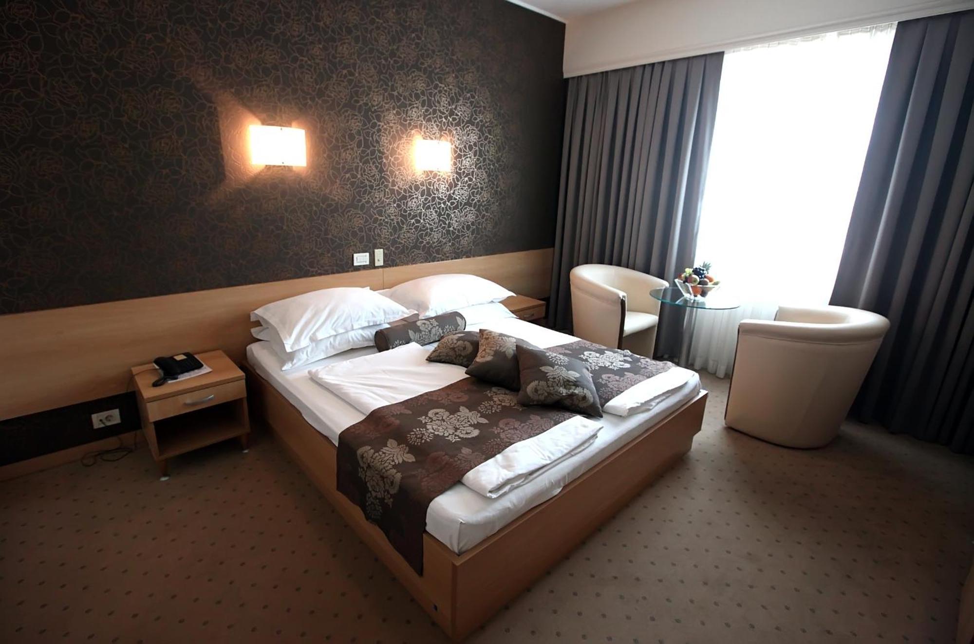 Hotel Zovko Zagreb Sesvete Kültér fotó
