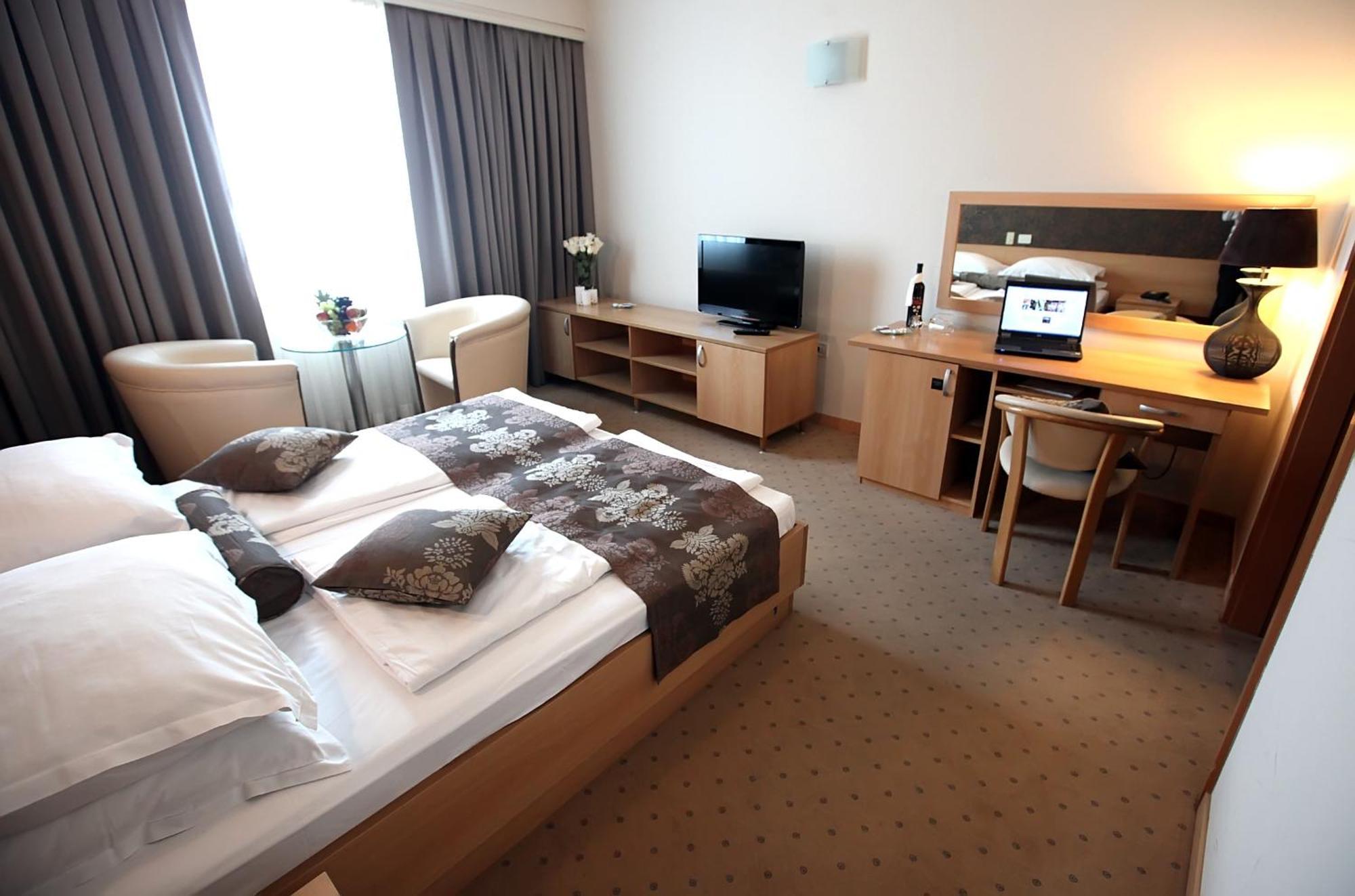 Hotel Zovko Zagreb Sesvete Kültér fotó