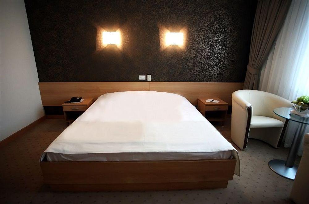 Hotel Zovko Zagreb Sesvete Kültér fotó
