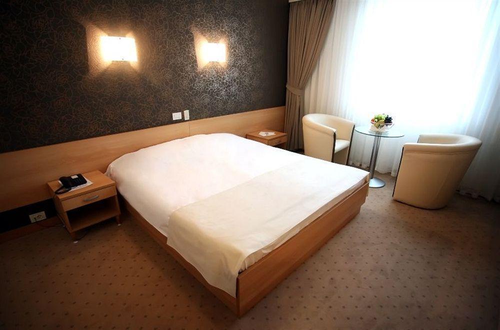 Hotel Zovko Zagreb Sesvete Kültér fotó