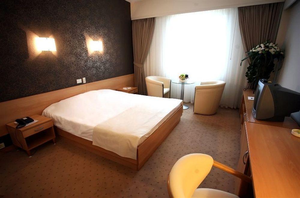 Hotel Zovko Zagreb Sesvete Kültér fotó