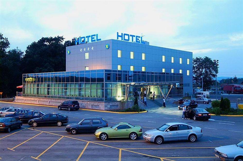 Hotel Zovko Zagreb Sesvete Kültér fotó
