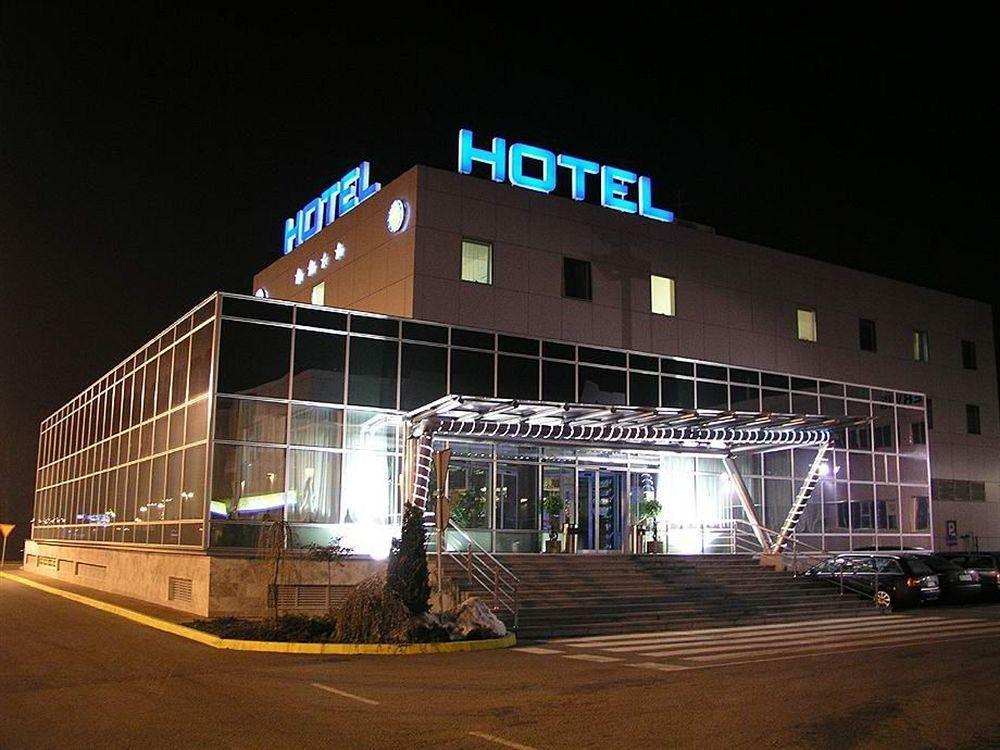 Hotel Zovko Zagreb Sesvete Kültér fotó